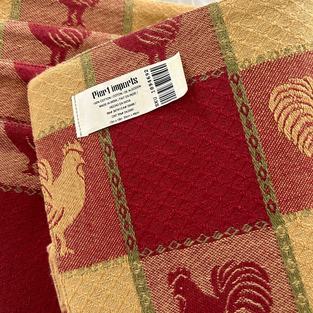 Pier 1 imports rooster placemats 19“ x 13”. Preowned.
